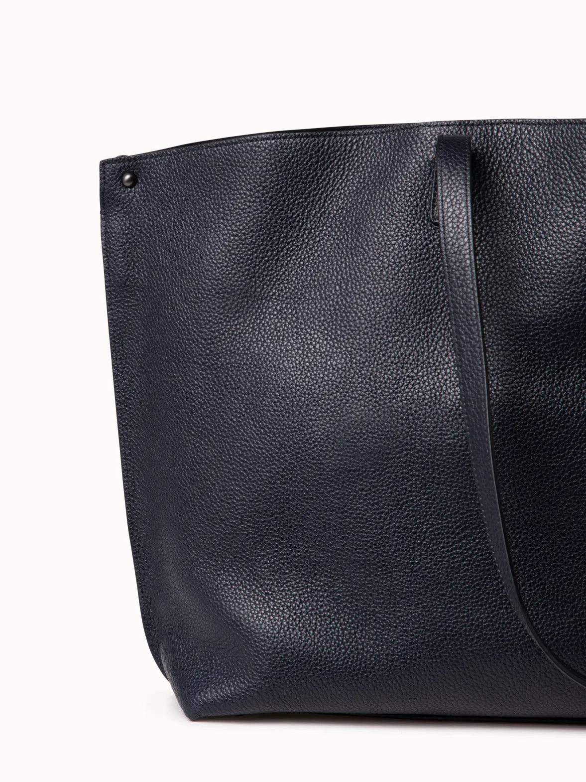 Ai Medium Shoulder Tote