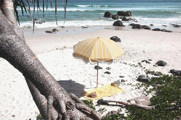 BUSINESS & PLEASURE PREMIUM BEACH UMBRELLA-VINTAGE YELLOW STRIPE