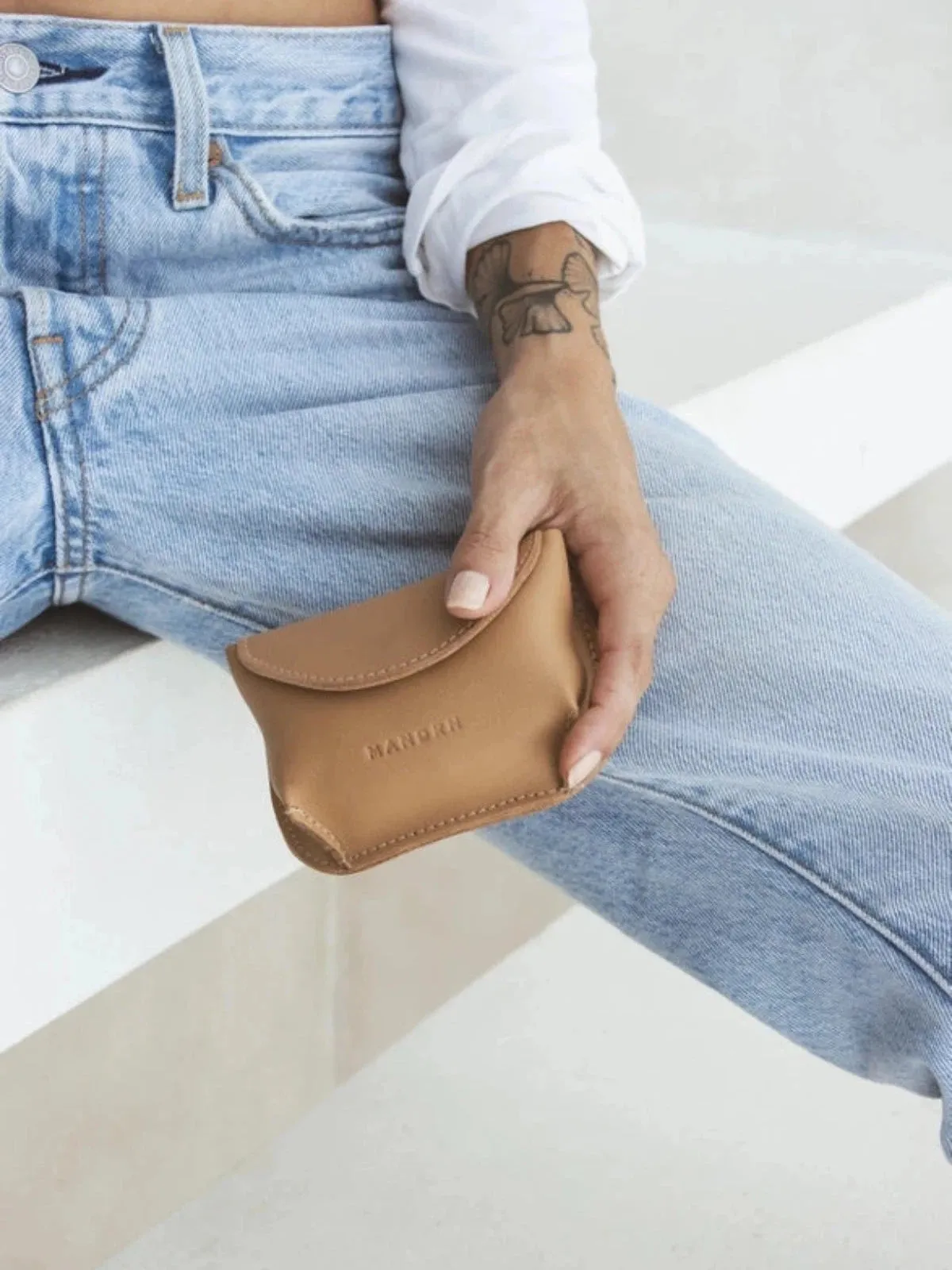 MANDRN BILLIE LEATHER POUCH - SAND