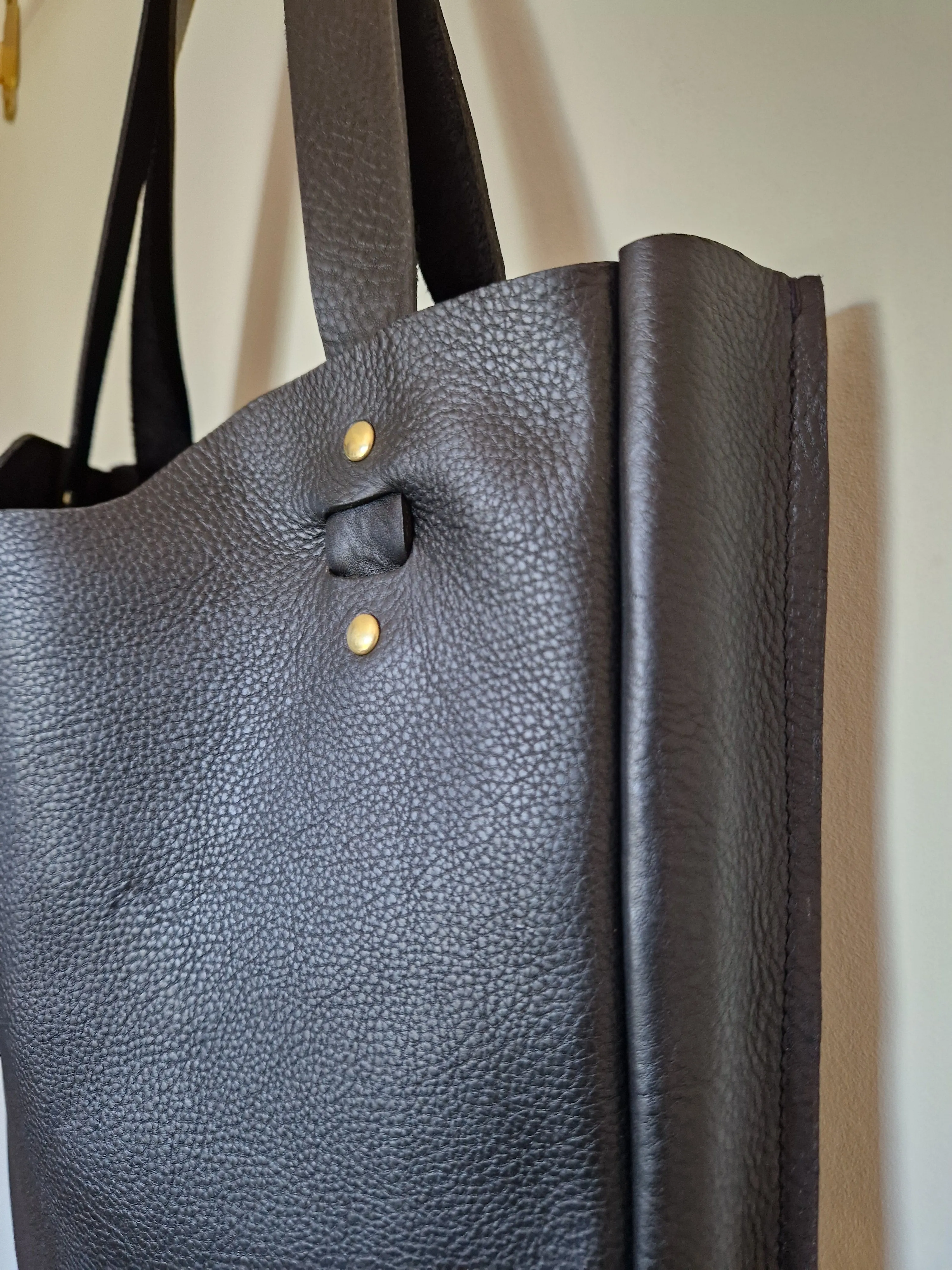 NEW DESIGN: CHANTRY TOTE BAG in Cinder Black